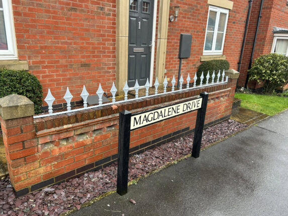 Spear topped flat railing